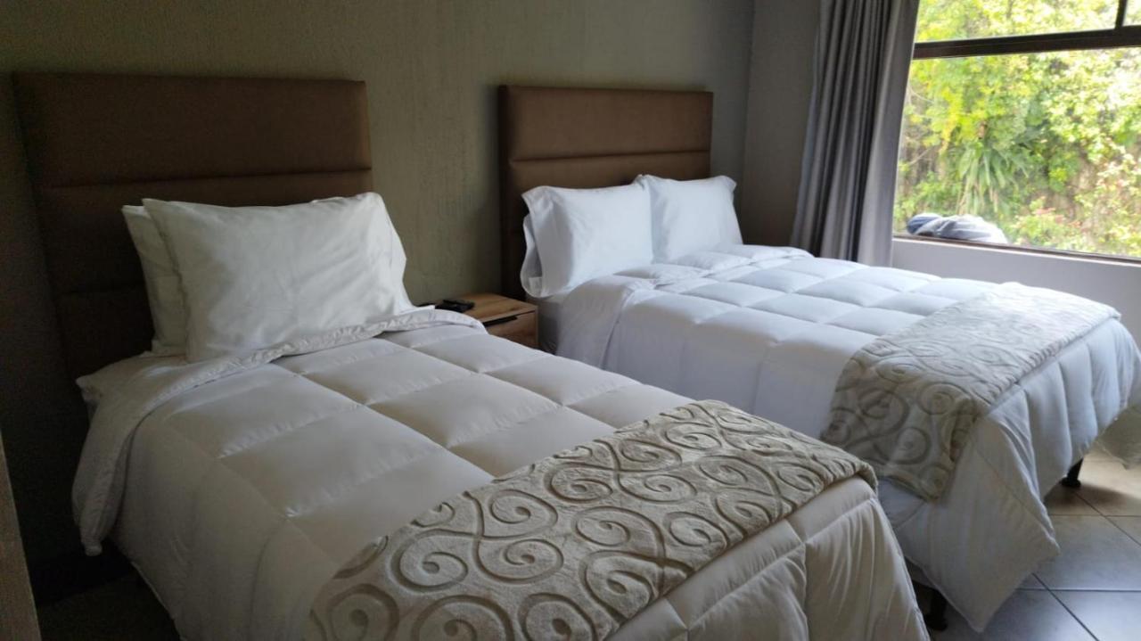 L'Aurora Inn Hostal グアテマラシティ エクステリア 写真